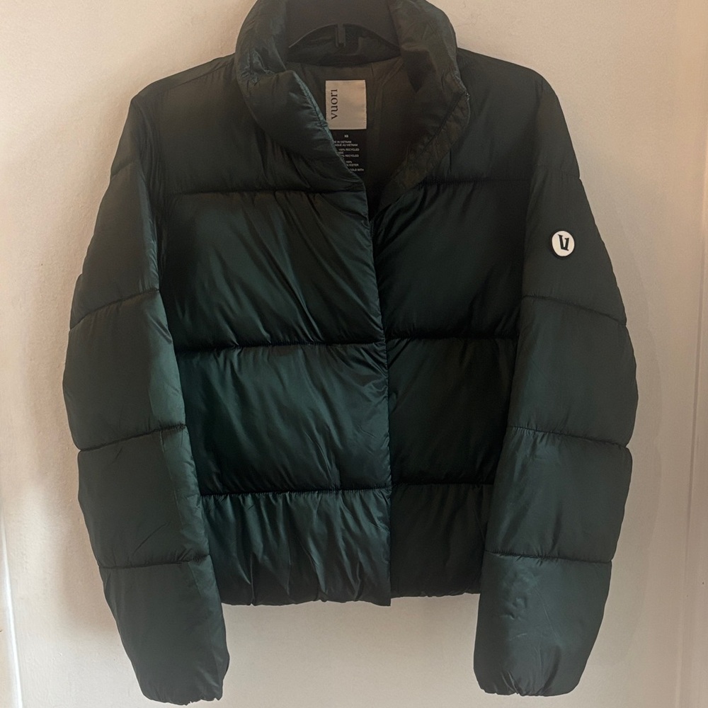 NWT Vuori Hudson Insulated Shine Jacket